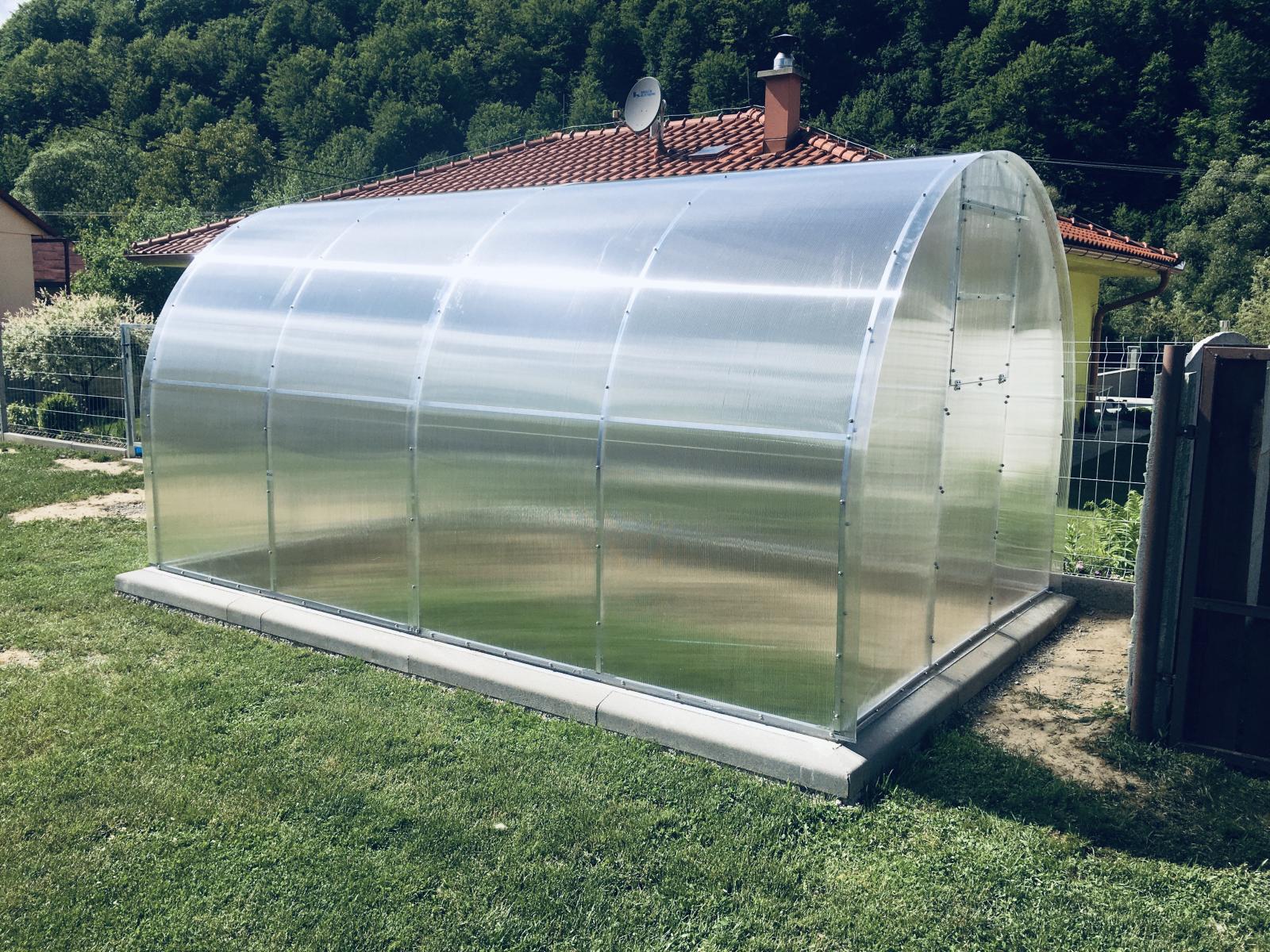 Záhradny skleník HLINIK / POLYKARBONÁT  2,5 x 4 m