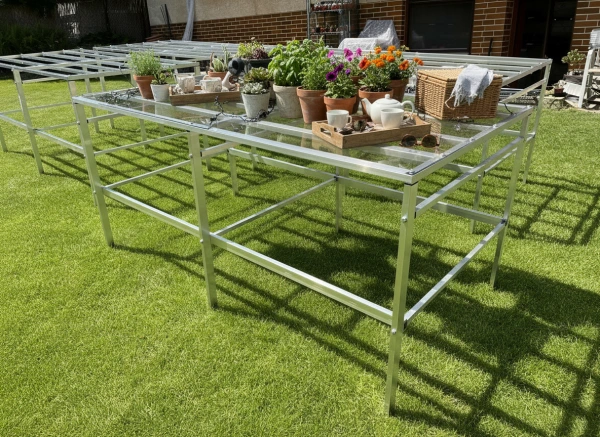 Hliníkový pracovný stôl EAL do skleníka